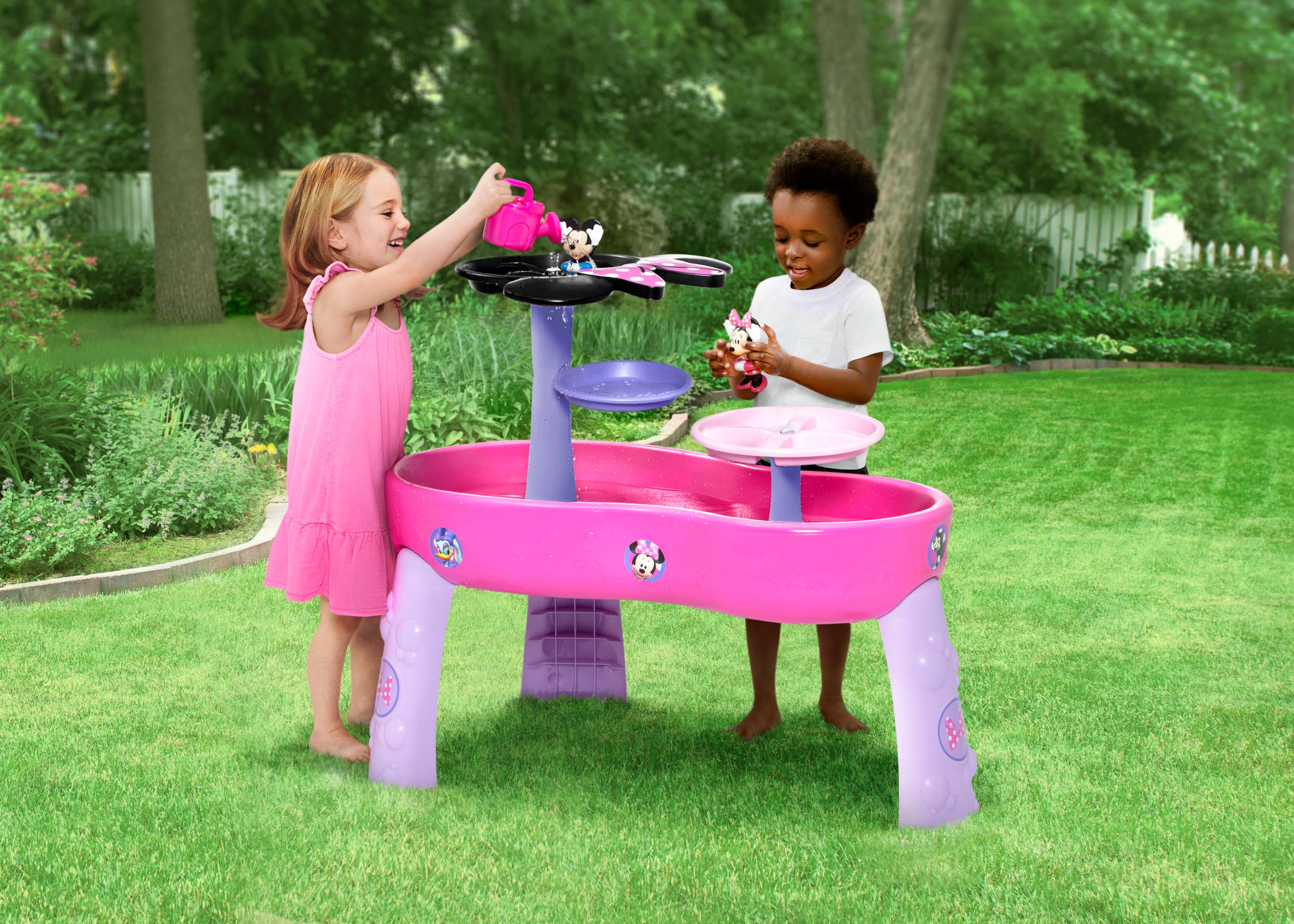 http://www.deltachildren.com/cdn/shop/files/TT87454MN-1063_water-table_minnie_lifestyle_01.jpg?v=1686770271