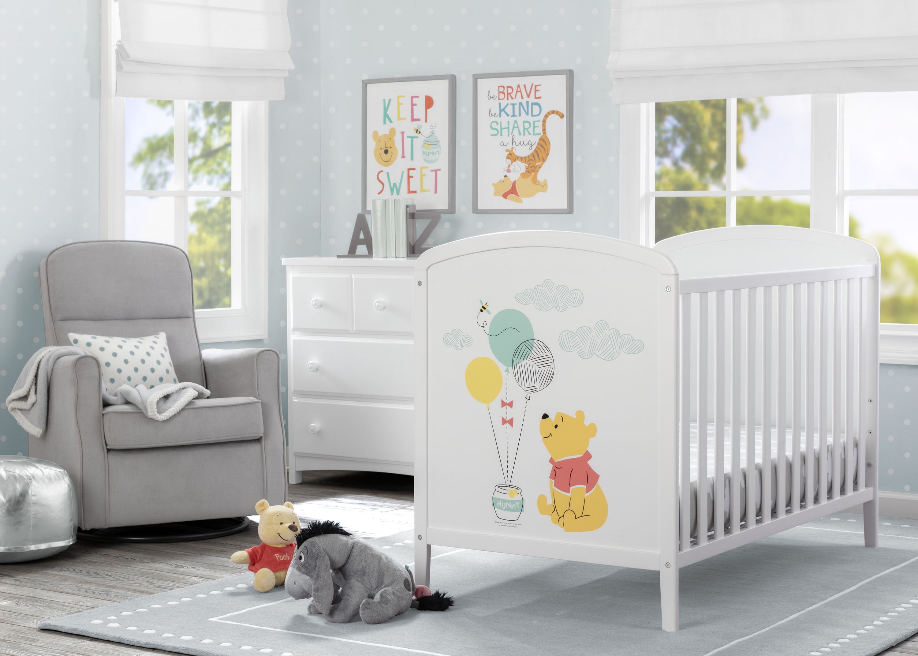Disney Winnie The Pooh 3-in-1 Convertible Crib - Delta Children